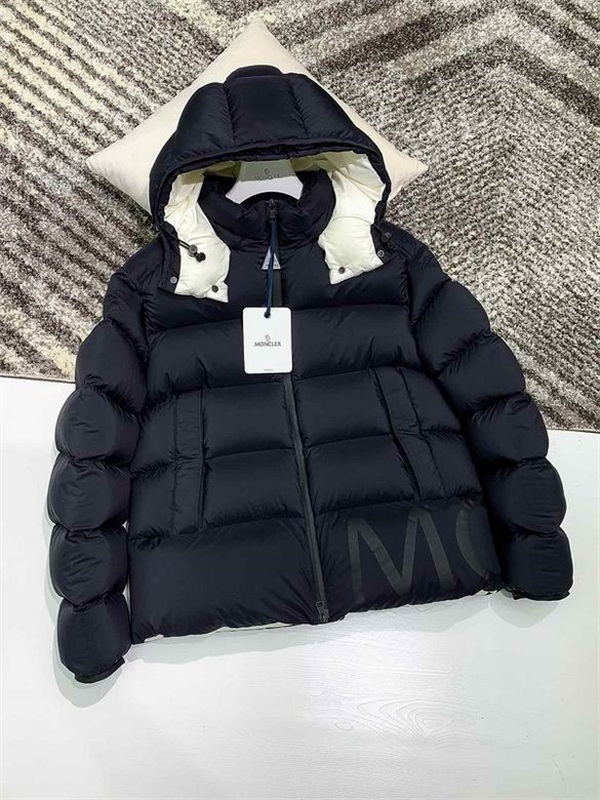 Moncler Down Jacket-M-046