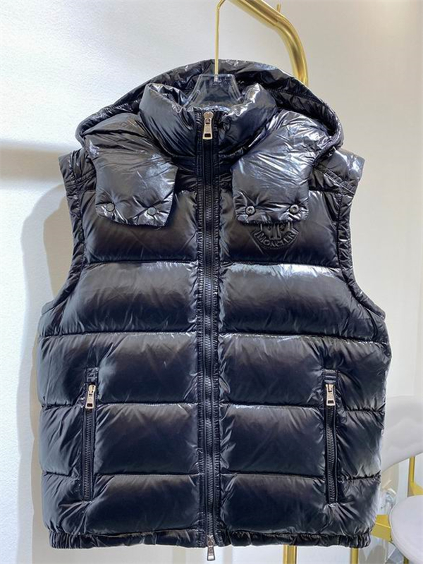 Moncler Down Jacket-M-087