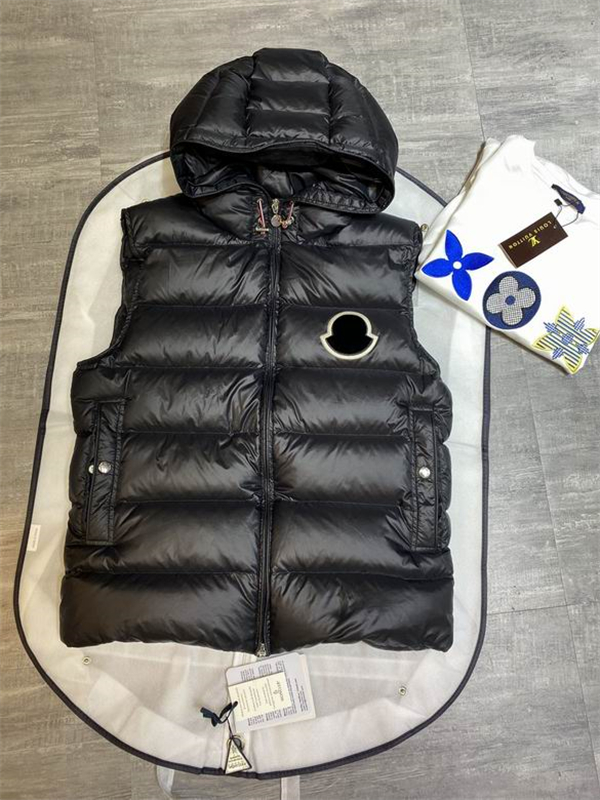 Moncler Down Jacket-M-089