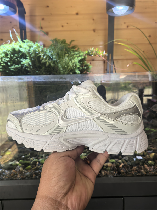 Nike ZOOM VOMERO 5-W-0004