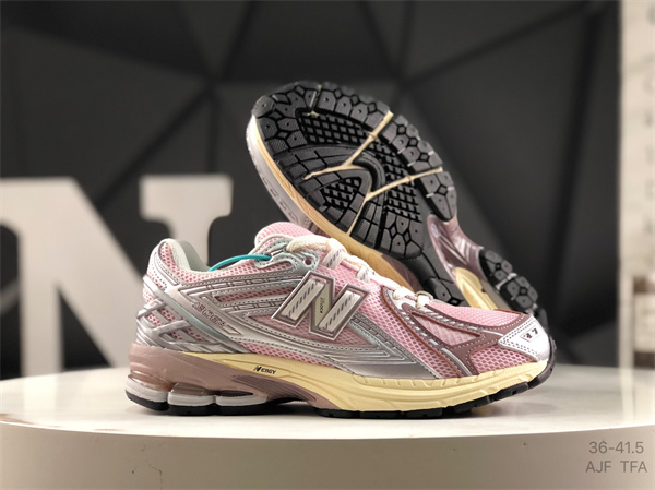 New Balance Shoes-W-2202