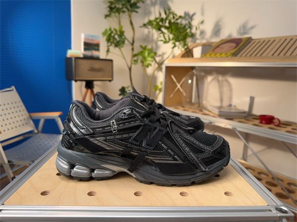 New Balance Shoes-M-2300