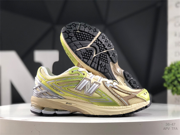 New Balance Shoes-W-2300