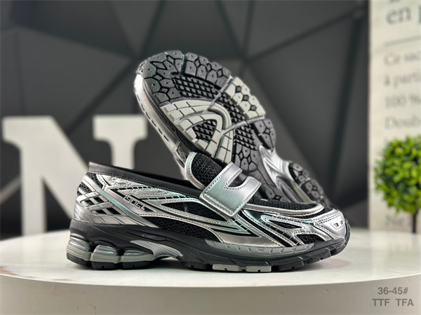 New Balance Shoes-W-2320