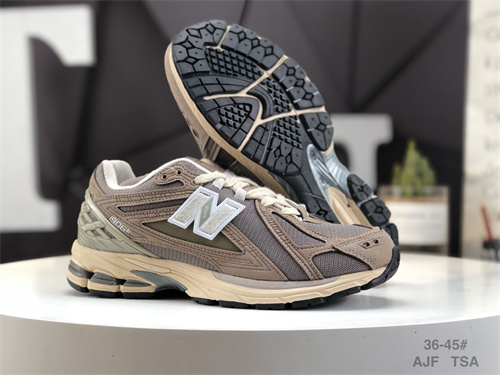 New Balance Shoes-W-0702