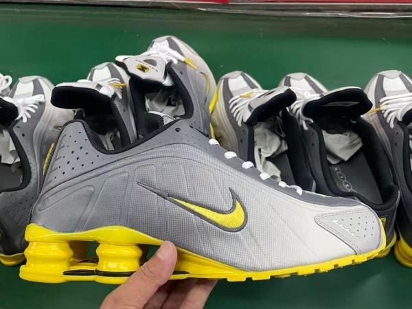 Shox R4-M-0077