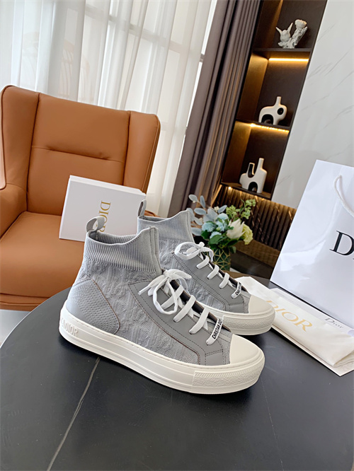 Dior Shoes-W-325